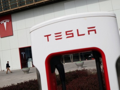 Wreszcie. Ty też możesz naładować auto na Superchargerze Tesli, nawet jeśli jest innej marki