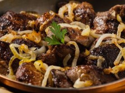 Wlewam na patelnię, zanim wrzucę wątróbkę. Dzięki temu jest mięciutka i pozbawiona goryczki