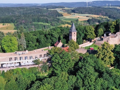 Tu historia przenika się z legendą. Zamek Frankenstein robi wrażenie