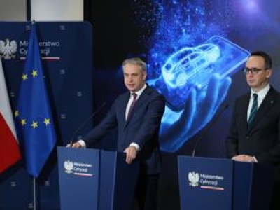 Rejestracja pojazdów online. Wkrótce wniosek przez mObywatela