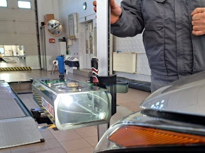 Kierowco, sprawdź światła w aucie. W sobotę bezpłatne kontrole na stacjach diagnostycznych