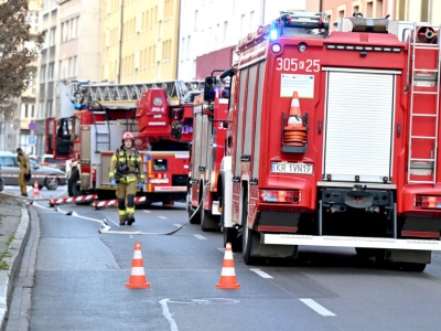 Pożar przy ul. Kazimierza Wielkiego. Strażacy na miejscu, utrudnienia w ruchu