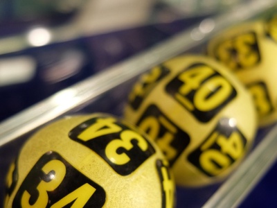 Przez 20 lat będzie dostawał 5000 zł. Nawet nie skreślił liczb