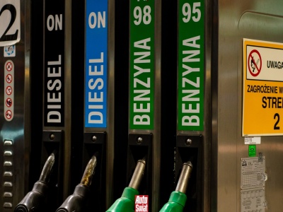 Nowe paliwo od 16 listopada na stacjach. Nie ma powodów do obaw, to prezent dla aut na zimę