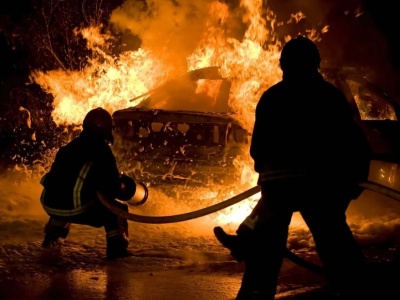 Czas przestać wierzyć w bajki. Statystyki w sprawie pożarów aut elektrycznych uspokajają