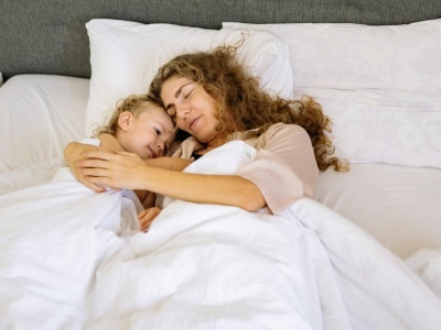 Dziecko ma prawie 6 lat i wciąż chce z tobą spać? Nie, to nie problem. To zaszczyt