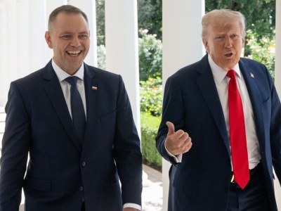 Trump wskazuje na Polskę i Nawrockiego. 
