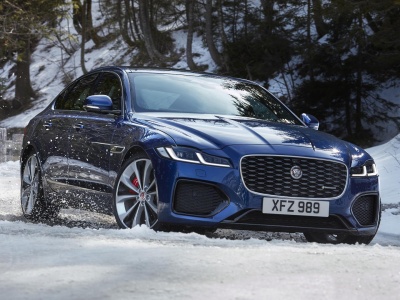 Zima nadchodzi. Oto, co powinieneś mieć w aucie