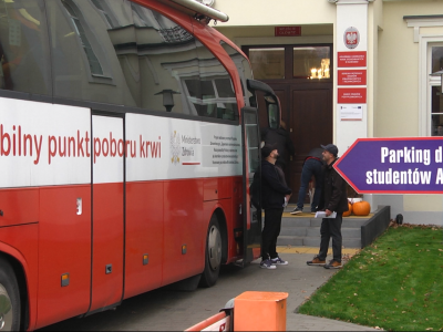 Akademia Handlowa Nauk Stosowanych w Radomiu po raz kolejny wspiera akcję krwiodawstwa. Krew zbierana jest dla 13-miesięcznej Mai