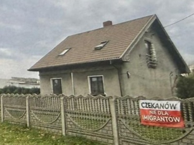 Skandaliczne banery na polskiej wsi. Nie chcą tam imigrantów, mieszkańcom wstyd