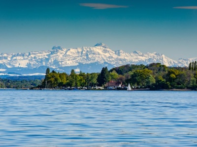 Zimą błyszczy jak kryształ. Trzy jeziora i szczyt jak z kanadyjskiej pocztówki