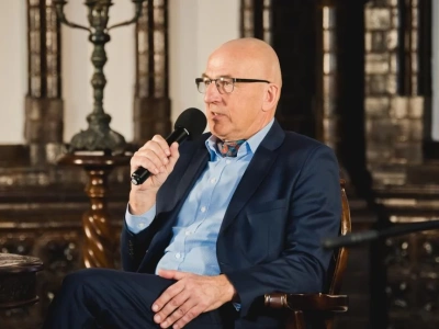 Spotkanie z psychologiem i autorem książek Tomaszem Witkowskim w legnickiej bibliotece