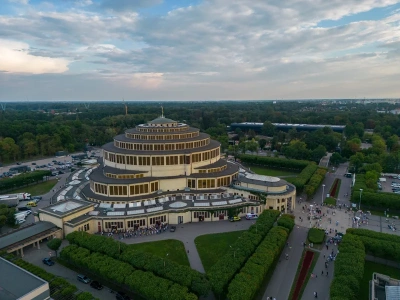 Dym uruchomił czujnik. Z Hali Stulecia ewakuowano 700 osób