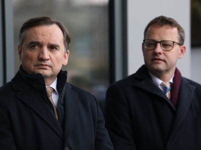 Prokuratura unieważniła paszporty Romanowskiego. 