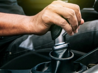 Mandat za hamowanie silnikiem. Nowy system już działa i sypią się kary