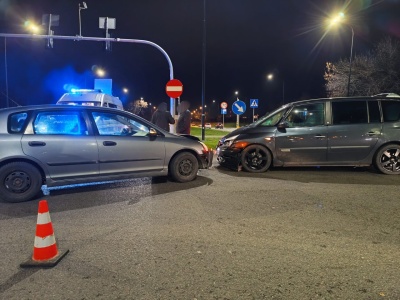 Jeden jechał prosto, drugi skręcał. Czołowo zderzyli się na skrzyżowaniu w Lublinie