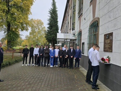 Listopadowy dodatek “Z życia szkoły”. Co słychać w Zespole Szkół Mechaniczno-Elektrycznych?