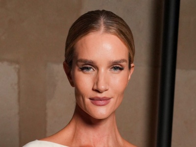 Rosie Huntington-Whiteley: jak łączy elegancję i wygodę w stylizacjach