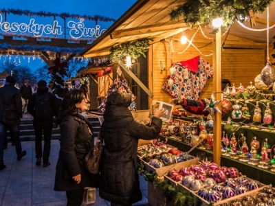 Świąteczna magia na Starym Mieście. Kiedy startuje Jarmark Bożonarodzeniowy przy Kolumnie Zygmunta?