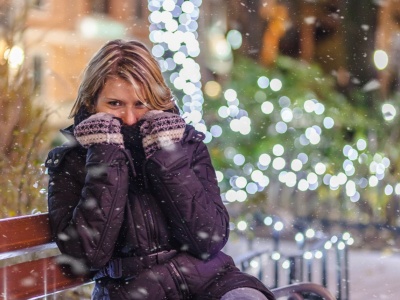 Jak chronić skórę w minusowe temperatury? Proste sposoby na zdrową cerę zimą