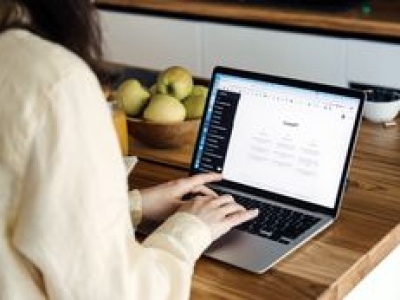 Jak rozmawiać z AI? Pamiętaj o kilku zasadach