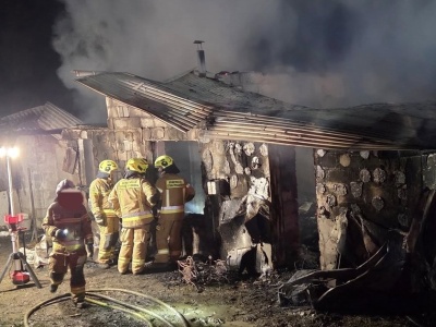 Tragiczna noc w Krosnej. Jedna osoba nie żyje, trzy są w szpitalu. W akcji wiele służb