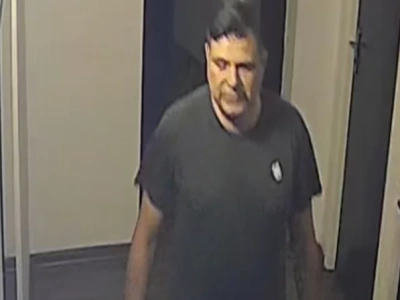 Zniszczył drzwi wejściowe w lokalu w centrum Katowic. Policja szuka tego mężczyzny