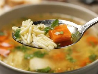 Kiedyś gospodynie dodawały do rosołu za każdym razem. Jak nic podbija smak zupy