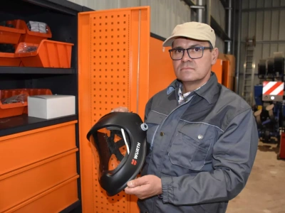 Rolnik ma warsztat jak profesjonalny serwis. Zobacz, co trzyma w środku