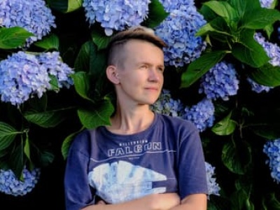 „Sprawdźcie zakurzone pudełka w szafach waszych babć. Tam jest ukryta queerowa historia Polski”