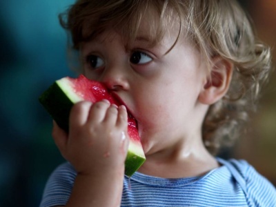 Rodzice chcą wychować empatyczne dzieci. Wiadomo, co powinny jeść za 10 lat