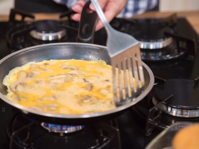 To moja ulubiona jajecznica. Wszyscy dodają pomidory lub boczek, a dla mnie ten składnik jest faworytem
