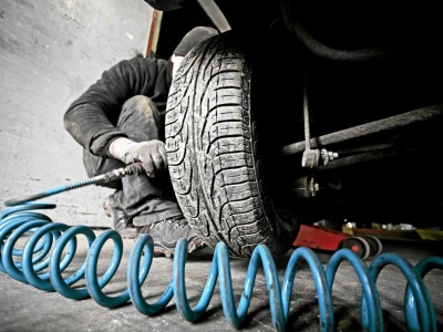 Opony bieżnikowane. Jest tanio, ale czy bezpiecznie? Mało znana prawda o 