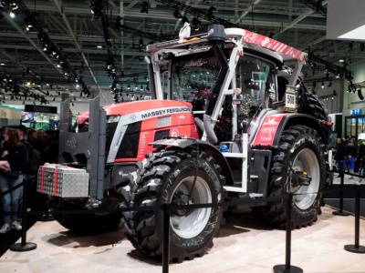 „Mój ciągnik przejechał Rajd Paryż Dakar”. Niezwykły Massey Ferguson na Agritechnice