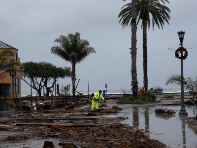 Fale porwały ich na kalifornijskiej plaży. Ojciec nie żyje, szukają 5-latki