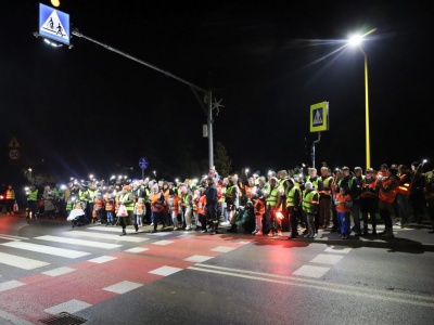 Tu nawet kilkuletnie dzieci wiedzą, jak dbać o bezpieczeństwo. Odblaskowy Spacer przeszedł przez Zemborzyce