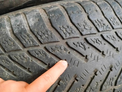 Kiedy trzeba wymienić opony? To nie zawsze bieżnik decyduje