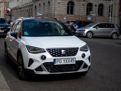 Seat obniżył cenę udanego crossovera. Dilerzy dorzucili swoje i ostatecznie zrobiło się 84 300 zł