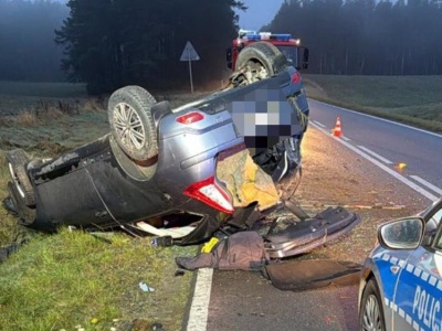 Dachowanie na drodze między Wojskiem a Lipnicą. Kierowca miał zakaz prowadzenia pojazdów
