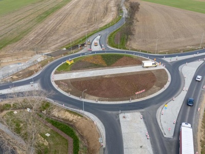 Mielęcin:W miejscu kolizyjnego skrzyżowania powstało rondo