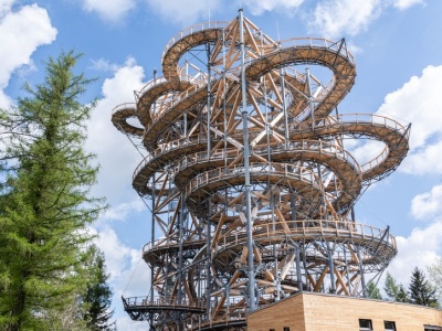 To najpiękniejsze wieże widokowe w Polsce. Warto wybrać się jeszcze jesienią