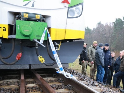 „Dopadniemy sprawców, niezależnie od tego, kto jest ich mocodawcą”. Tusk o zniszczeniu torów kolejowych