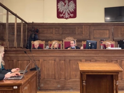 Dariusz N., oskarżony o zabójstwo 19-latka przed dworcem kolejowym, zasypuje sąd pismami z aresztu w Czechach