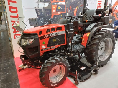 Taki indyjski Ursus C-330, ale z napędem 4×4 – oto VST 932 DI. Ile kosztuje taki ciągnik?