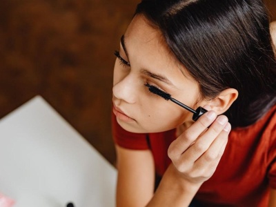 Jak dbać o cerę w okresie dojrzewania – poradnik krok po kroku