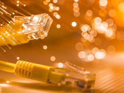 10 lat, 50 miast i 8 gigabitów. Dlaczego warto teraz wybrać Światłowód od Orange?