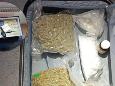 Ponad półtora kilograma narkotyków i kilkaset tysięcy złotych. Mieszkaniec Ciechanowa aresztowany