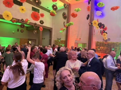 Dzień Seniora na Ogrodach z szampańską zabawą