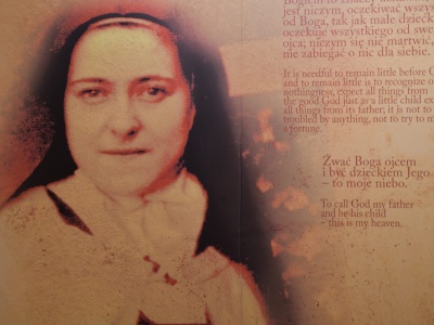 Oświęcim, Kraków: relikwie św. Teresy od Dzieciątka Jezus pielgrzymują przez Polskę