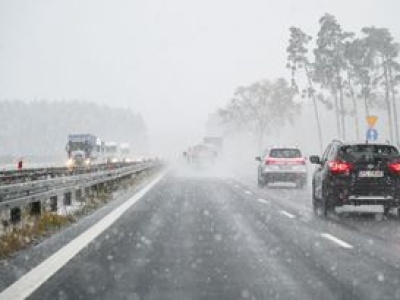 Alerty IMGW dla 10 województw. Śnieg, deszcz i śliskie drogi